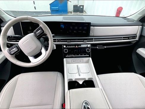 Used 2025 Hyundai Santa Fe SEL FWD image 7