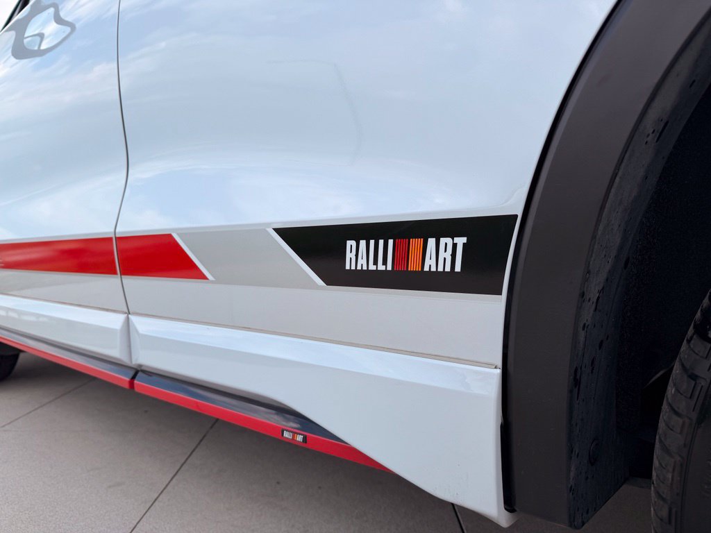 Used 2023 Mitsubishi Outlander Ralliart AWD/4WD image 15