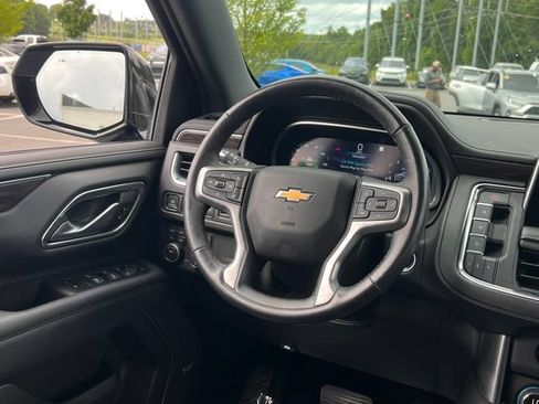 Used 2022 Chevrolet Suburban LT w/ Luxury Package AWD/4WD image 19