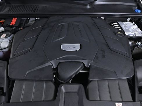 Certified 2023 Porsche Cayenne Platinum Edition AWD/4WD image 27