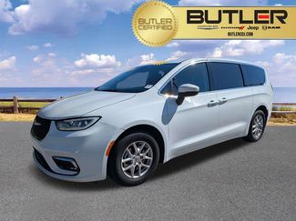 Used 2023 Chrysler Pacifica Touring-L FWD video 1