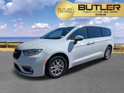 Used 2023 Chrysler Pacifica Touring-L
