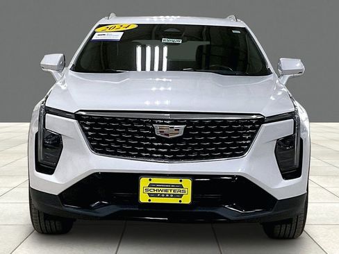 Used 2024 Cadillac XT4 Premium Luxury image 3