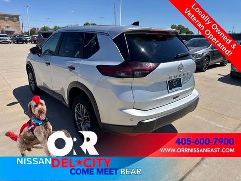 Used 2024 Nissan Rogue S FWD image 3