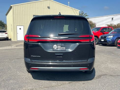 Used 2023 Chrysler Pacifica Touring-L FWD image 8