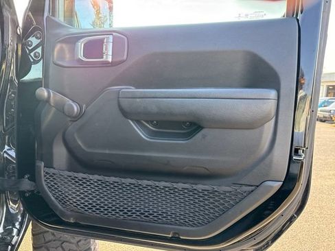 Used 2023 Jeep Gladiator Sport AWD/4WD image 10