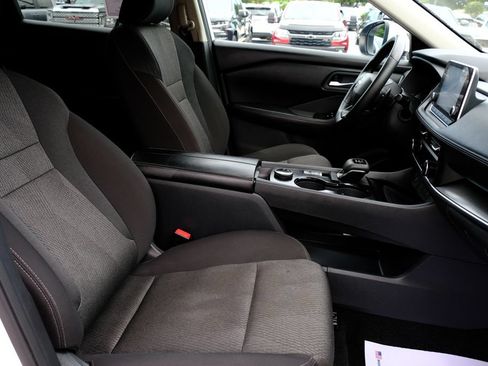 Used 2025 Nissan Rogue SV AWD/4WD image 30