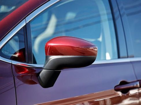 Used 2022 Chrysler Voyager LX image 3