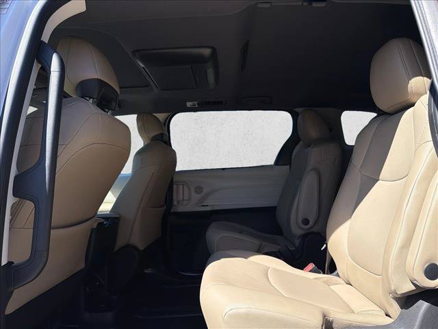 Used 2022 Toyota Sienna XLE w/ XLE Plus Package FWD image 23
