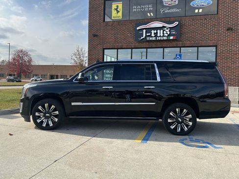 Used 2020 Cadillac Escalade ESV Platinum image 10