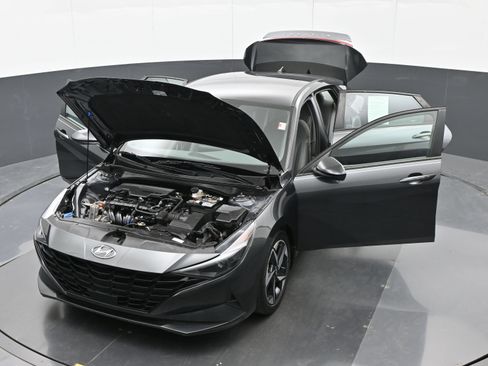 Used 2023 Hyundai Elantra SEL w/ Convenience Package FWD image 46