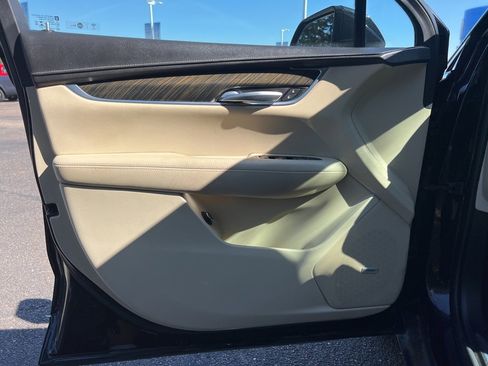 Used 2018 Cadillac XT5 FWD image 22