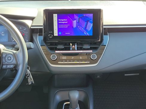 Used 2025 Toyota Corolla LE image 18