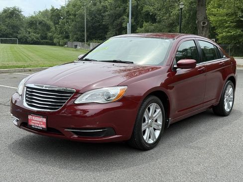 Used 2011 Chrysler 200 Touring FWD image 1
