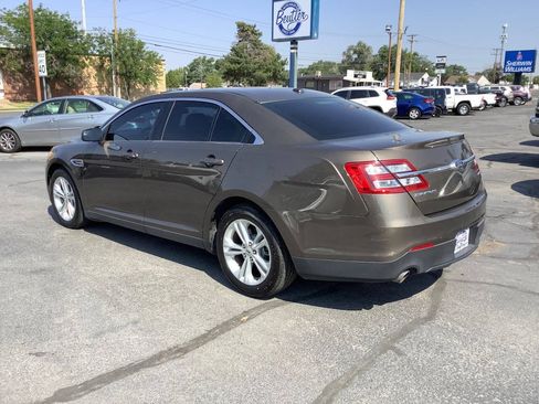 Used 2016 Ford Taurus SE FWD image 15