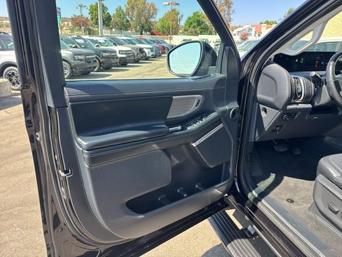 Used 2025 Ford Expedition Platinum AWD/4WD image 7