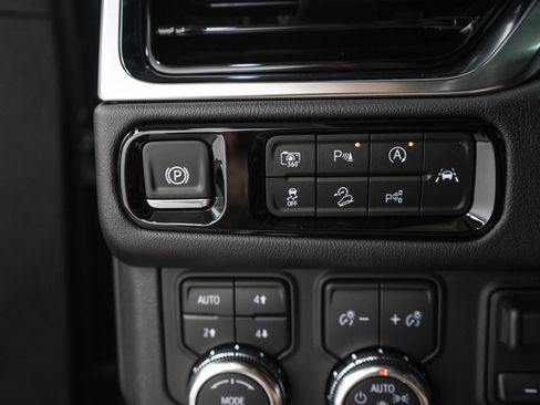 Used 2025 GMC Yukon Denali w/ Denali Reserve Package AWD/4WD image 29