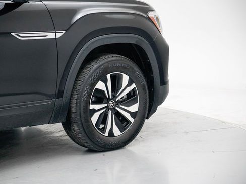 Used 2024 Volkswagen Atlas Cross Sport SE image 12
