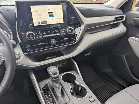 Used 2026 Toyota Highlander XLE image 24