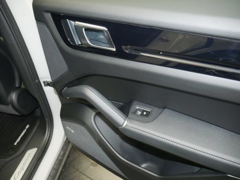 Certified 2023 Porsche Cayenne AWD/4WD image 27