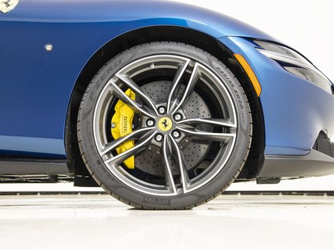 Certified 2025 Ferrari Roma Spider RWD image 21