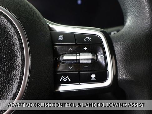 Used 2024 Kia Sorento LX FWD image 3