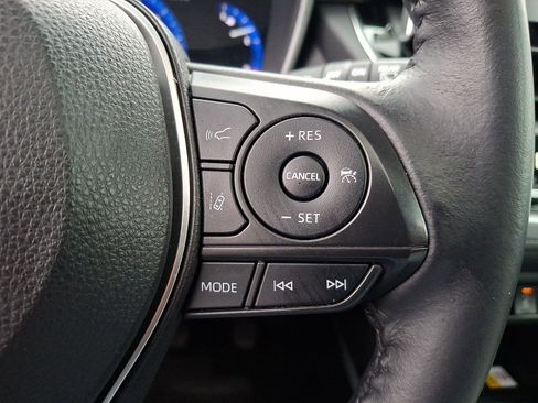 Used 2022 Toyota Corolla Cross XLE w/ Convenience Package image 22