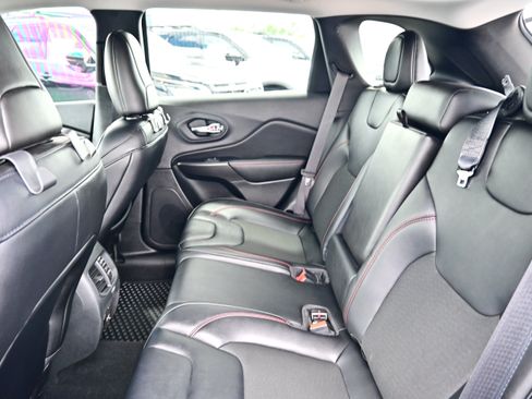 Used 2022 Jeep Cherokee Trailhawk w/ Sun, Sound & Nav Group AWD/4WD image 16