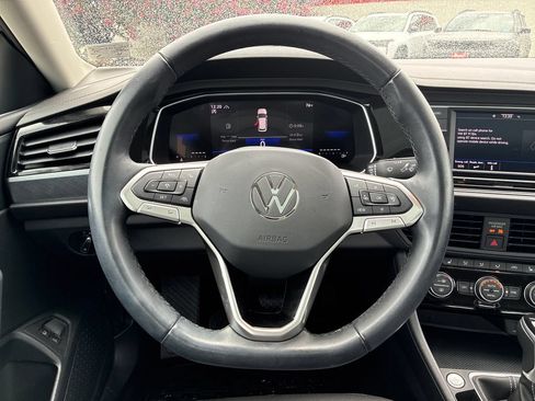 Used 2023 Volkswagen Jetta SE FWD image 14
