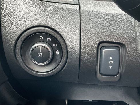 Used 2015 Ford Taurus SEL FWD image 15