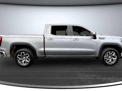 Used 2023 GMC Sierra 1500 SLT w/ SLT Premium Plus Package AWD/4WD image 4