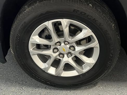 Used 2021 Chevrolet Traverse LT FWD image 9