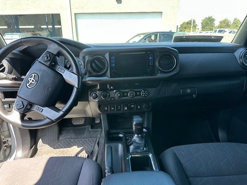 Used 2019 Toyota Tacoma TRD Off-Road w/ Exterior Package AWD/4WD image 9