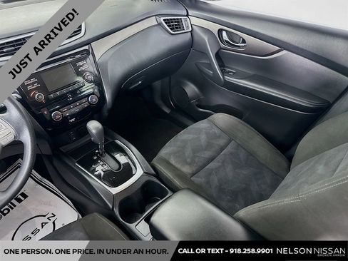 Used 2015 Nissan Rogue SV FWD image 21