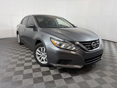 Used 2018 Nissan Altima 2.5 S w/ S Convenience Package image 1