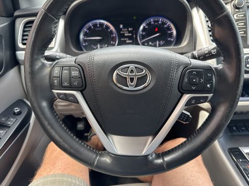 Used 2017 Toyota Highlander XLE w/ Protection Package #3 AWD/4WD image 30