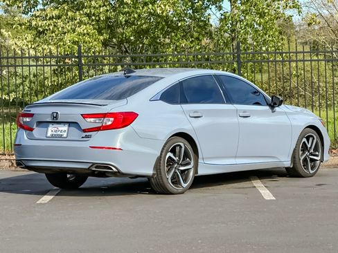 Used 2022 Honda Accord Sport image 3