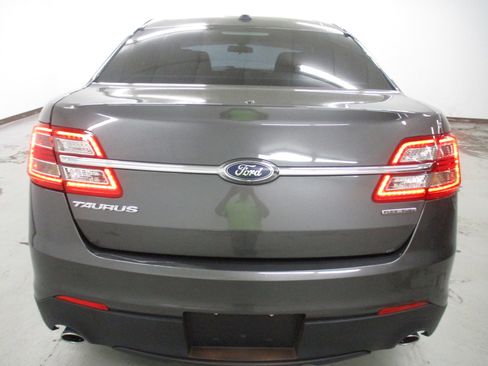Used 2017 Ford Taurus SE FWD image 6