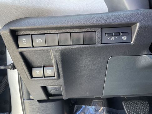 Used 2025 Toyota Sienna XLE FWD image 22