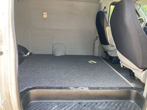 Used 2005 Ford E-350 and Econoline 350 Extended Super Duty RWD image 19
