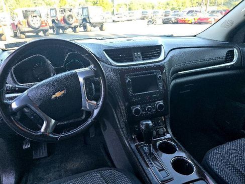 Used 2016 Chevrolet Traverse LT image 9