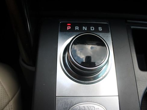 Used 2019 Land Rover Discovery SE AWD/4WD image 29