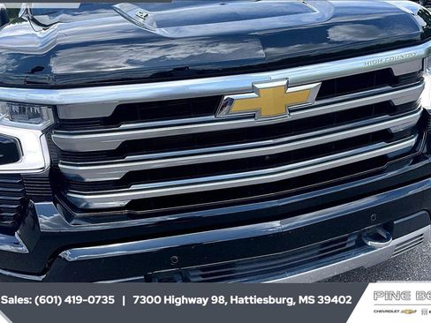 Used 2023 Chevrolet Silverado 1500 High Country w/ Technology Package AWD/4WD image 24
