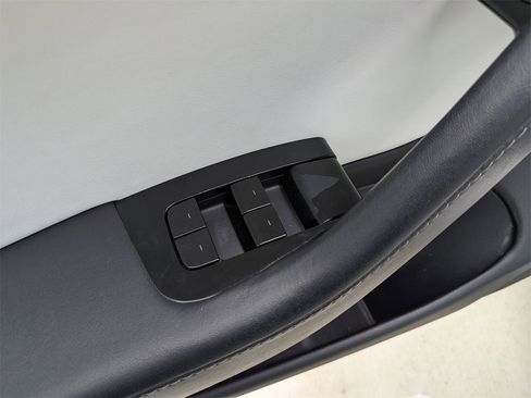 Used 2020 Tesla Model 3 Standard Range Plus image 11