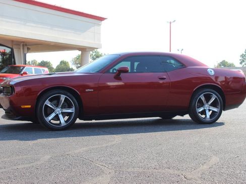 Used 2014 Dodge Challenger SXT RWD image 5