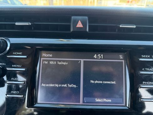 Used 2018 Toyota Camry SE FWD image 13