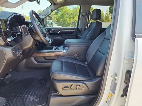 Used 2025 Chevrolet Silverado 2500 LT w/ Trail Boss Package AWD/4WD image 11