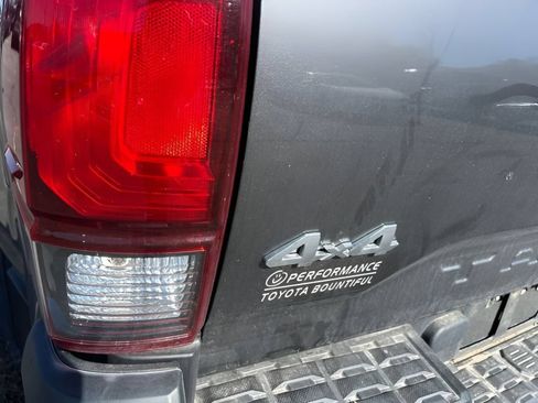 Used 2021 Toyota Tacoma SR AWD/4WD image 8