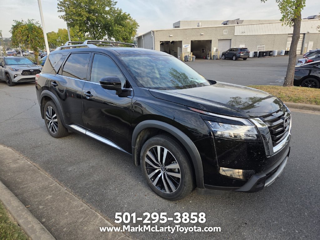 Used 2023 Nissan Pathfinder Platinum FWD image 2