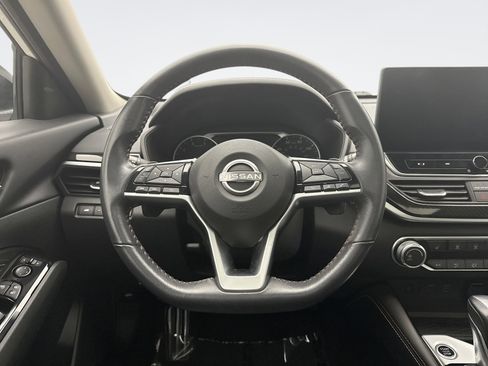 Used 2023 Nissan Altima 2.5 SR w/ SR Premium Package FWD image 12